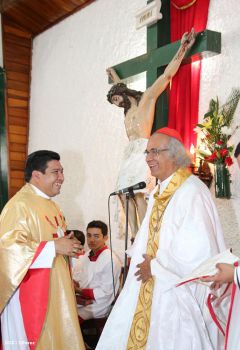 Cardenal Brenes celebra a Cristo Rey