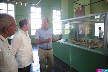 Compañero cubano realiza recorrido por diferentes lugares de la capital