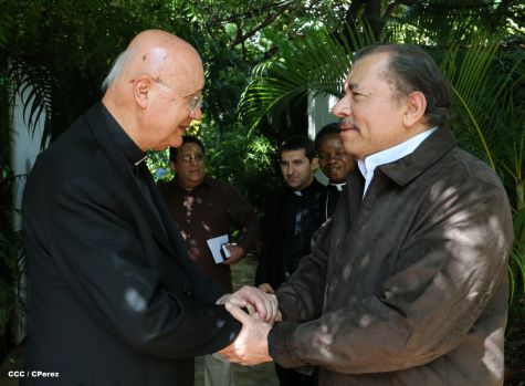 Daniel y Rosario se reúnen con Presidente del Pontificio Consejo para las Comunicaciones Sociales