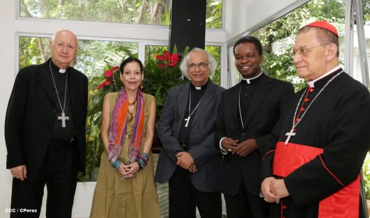 Daniel y Rosario se reúnen con Presidente del Pontificio Consejo para las Comunicaciones Sociales