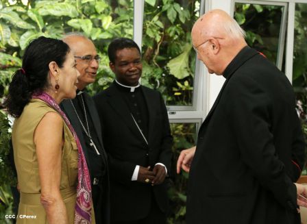Daniel y Rosario se reúnen con Presidente del Pontificio Consejo para las Comunicaciones Sociales