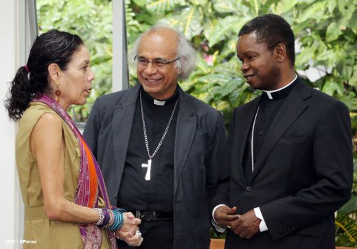 Daniel y Rosario se reúnen con Presidente del Pontificio Consejo para las Comunicaciones Sociales