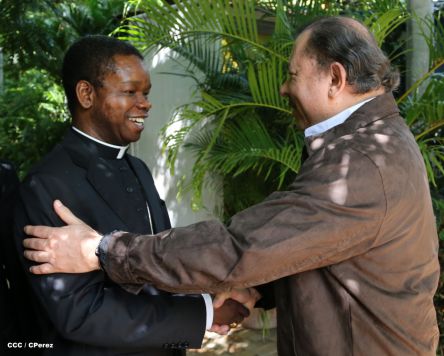 Daniel y Rosario se reúnen con Presidente del Pontificio Consejo para las Comunicaciones Sociales