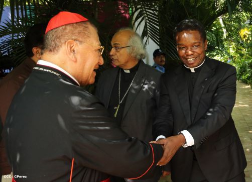 Daniel y Rosario se reúnen con Presidente del Pontificio Consejo para las Comunicaciones Sociales