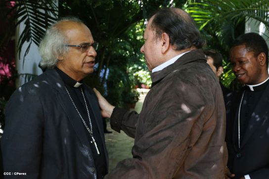 Daniel y Rosario se reúnen con Presidente del Pontificio Consejo para las Comunicaciones Sociales