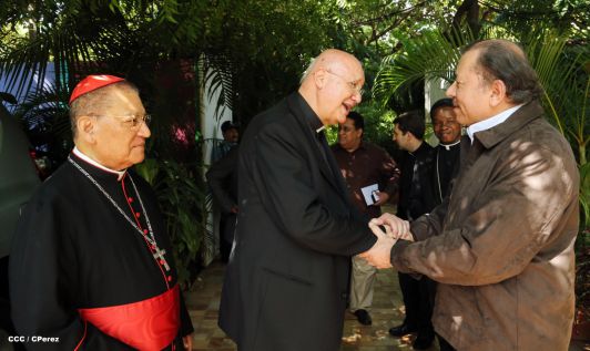 Daniel y Rosario se reúnen con Presidente del Pontificio Consejo para las Comunicaciones Sociales