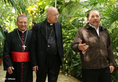 Daniel y Rosario se reúnen con Presidente del Pontificio Consejo para las Comunicaciones Sociales