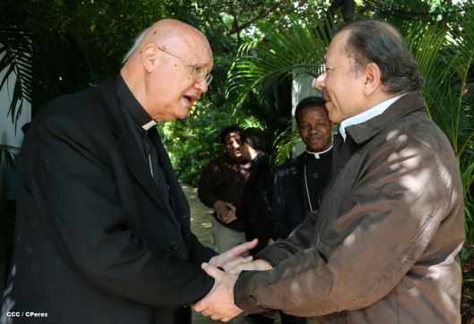 Daniel y Rosario se reúnen con Presidente del Pontificio Consejo para las Comunicaciones Sociales