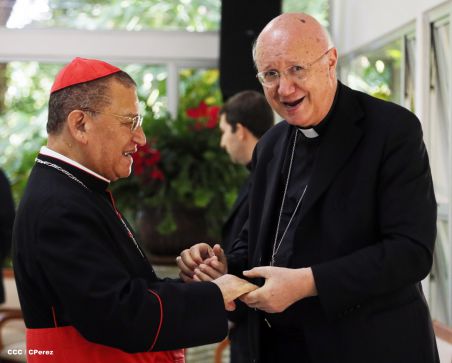 Daniel y Rosario se reúnen con Presidente del Pontificio Consejo para las Comunicaciones Sociales