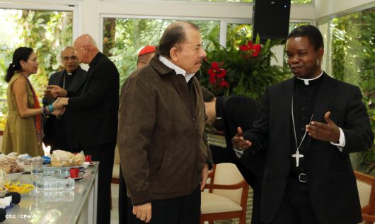 Daniel y Rosario se reúnen con Presidente del Pontificio Consejo para las Comunicaciones Sociales