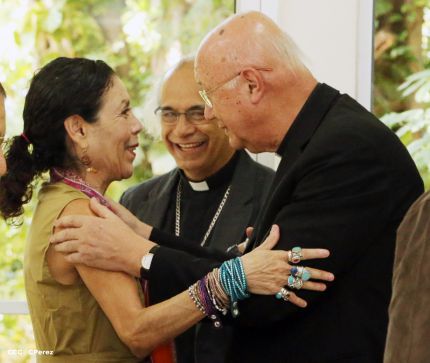 Daniel y Rosario se reúnen con Presidente del Pontificio Consejo para las Comunicaciones Sociales