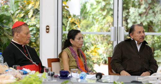 Daniel y Rosario se reúnen con Presidente del Pontificio Consejo para las Comunicaciones Sociales