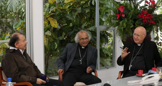 Daniel y Rosario se reúnen con Presidente del Pontificio Consejo para las Comunicaciones Sociales