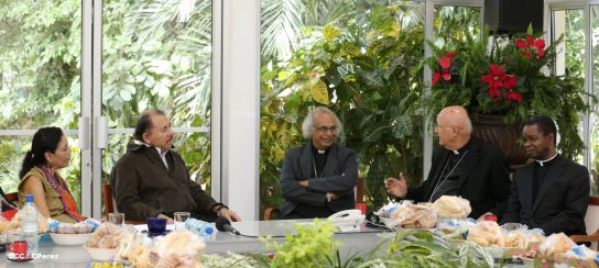 Daniel y Rosario se reúnen con Presidente del Pontificio Consejo para las Comunicaciones Sociales