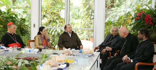 Daniel y Rosario se reúnen con Presidente del Pontificio Consejo para las Comunicaciones Sociales