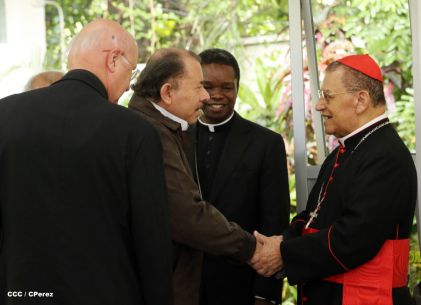 Daniel y Rosario se reúnen con Presidente del Pontificio Consejo para las Comunicaciones Sociales
