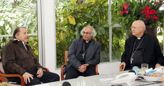 Daniel y Rosario se reúnen con Presidente del Pontificio Consejo para las Comunicaciones Sociales