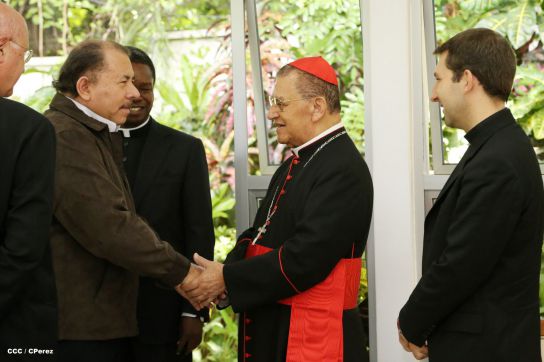 Daniel y Rosario se reúnen con Presidente del Pontificio Consejo para las Comunicaciones Sociales