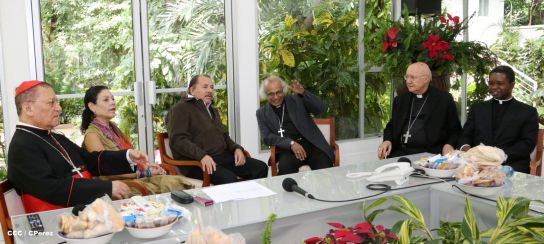 Daniel y Rosario se reúnen con Presidente del Pontificio Consejo para las Comunicaciones Sociales