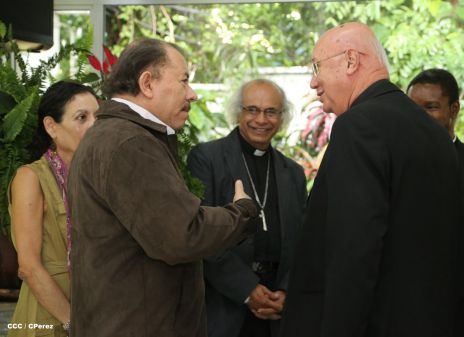 Daniel y Rosario se reúnen con Presidente del Pontificio Consejo para las Comunicaciones Sociales