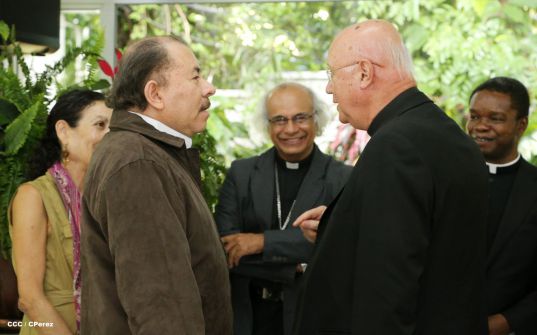 Daniel y Rosario se reúnen con Presidente del Pontificio Consejo para las Comunicaciones Sociales