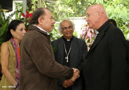 Daniel y Rosario se reúnen con Presidente del Pontificio Consejo para las Comunicaciones Sociales