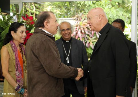 Daniel y Rosario se reúnen con Presidente del Pontificio Consejo para las Comunicaciones Sociales
