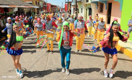 Turistas nacionales y extranjeros disfrutaron del Carnaval Acuático en Río San Juan