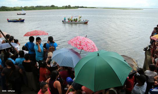 Turistas nacionales y extranjeros disfrutaron del Carnaval Acuático en Río San Juan