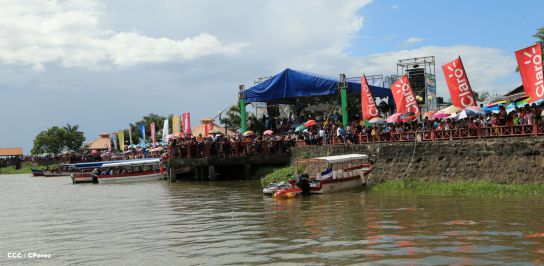 Turistas nacionales y extranjeros disfrutaron del Carnaval Acuático en Río San Juan