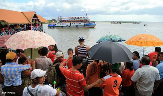 Turistas nacionales y extranjeros disfrutaron del Carnaval Acuático en Río San Juan