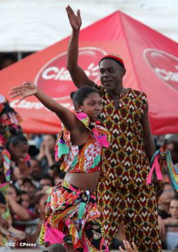 Turistas nacionales y extranjeros disfrutaron del Carnaval Acuático en Río San Juan