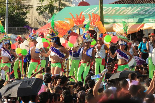 Turistas nacionales y extranjeros disfrutaron del Carnaval Acuático en Río San Juan