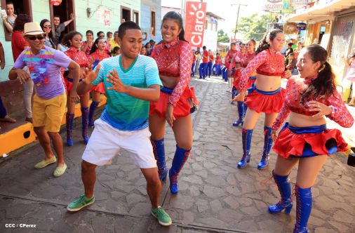 Turistas nacionales y extranjeros disfrutaron del Carnaval Acuático en Río San Juan