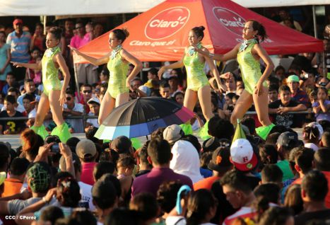 Turistas nacionales y extranjeros disfrutaron del Carnaval Acuático en Río San Juan