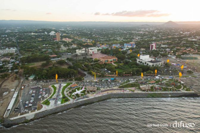 Luces de Vida, Amor y Esperanza iluminan Avenida de Bolívar a Chávez