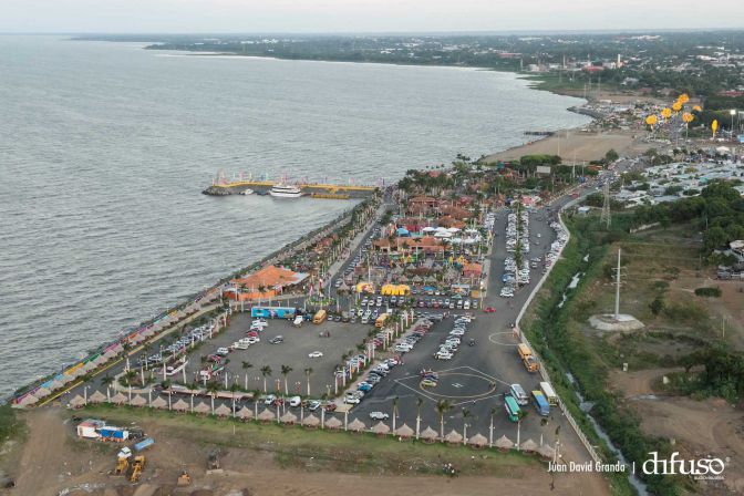 Luces de Vida, Amor y Esperanza iluminan Avenida de Bolívar a Chávez