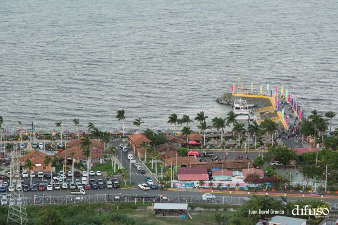 Luces de Vida, Amor y Esperanza iluminan Avenida de Bolívar a Chávez