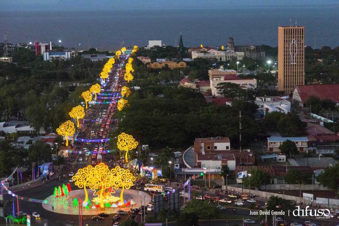 Luces de Vida, Amor y Esperanza iluminan Avenida de Bolívar a Chávez