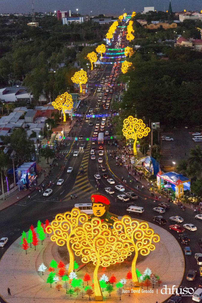Luces de Vida, Amor y Esperanza iluminan Avenida de Bolívar a Chávez