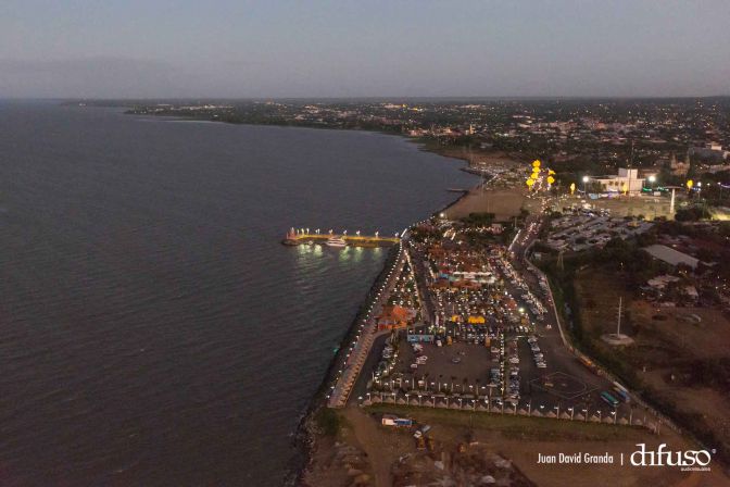 Luces de Vida, Amor y Esperanza iluminan Avenida de Bolívar a Chávez