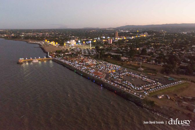 Luces de Vida, Amor y Esperanza iluminan Avenida de Bolívar a Chávez