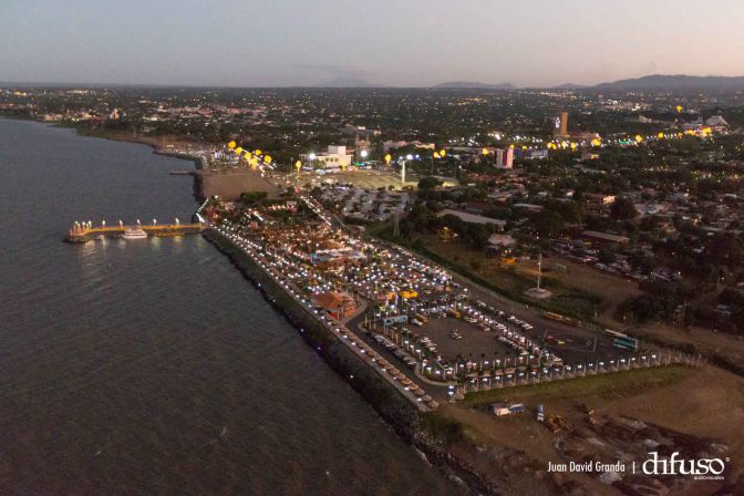 Luces de Vida, Amor y Esperanza iluminan Avenida de Bolívar a Chávez