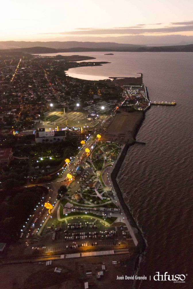 Luces de Vida, Amor y Esperanza iluminan Avenida de Bolívar a Chávez