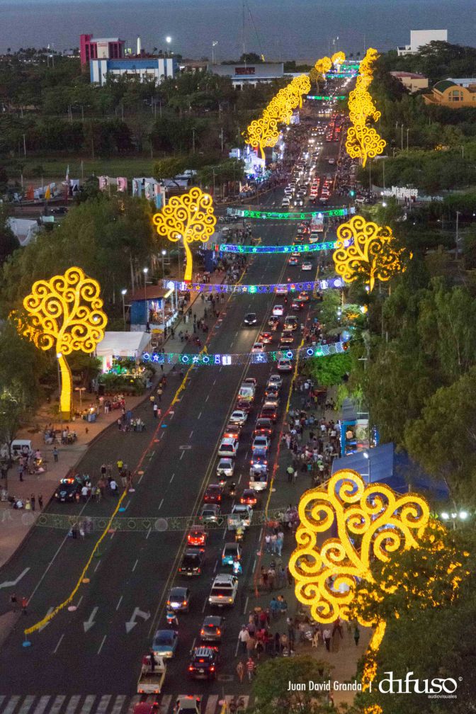 Luces de Vida, Amor y Esperanza iluminan Avenida de Bolívar a Chávez
