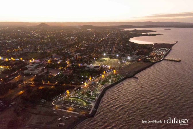 Luces de Vida, Amor y Esperanza iluminan Avenida de Bolívar a Chávez