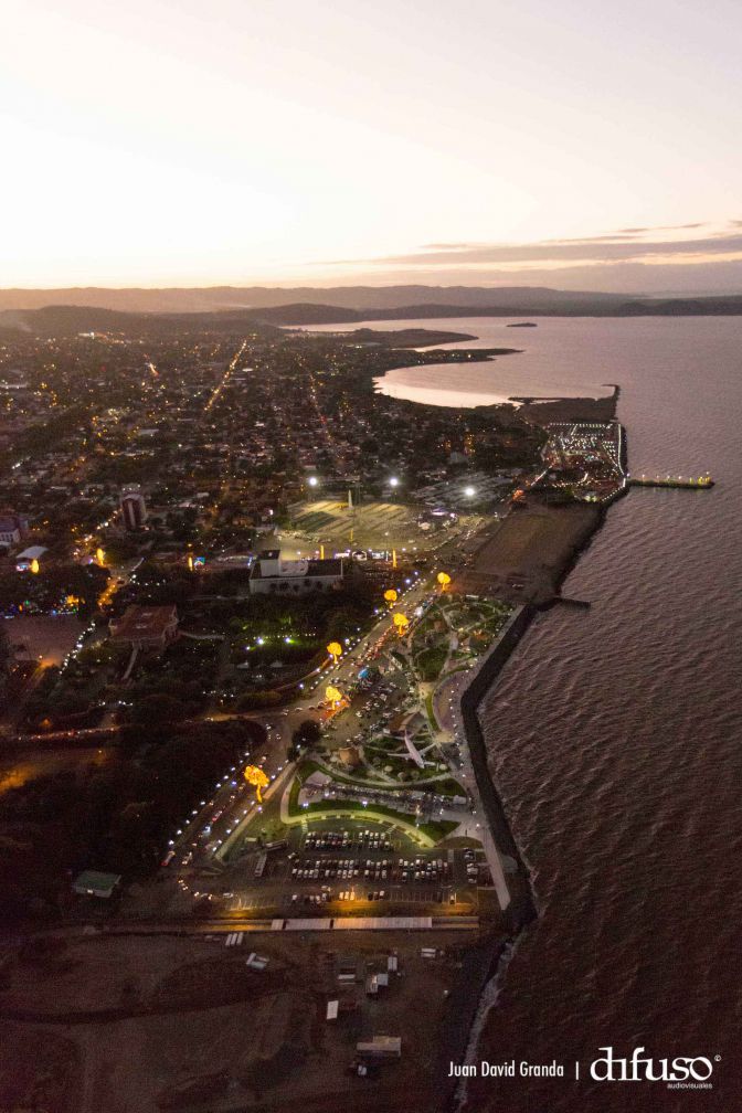 Luces de Vida, Amor y Esperanza iluminan Avenida de Bolívar a Chávez
