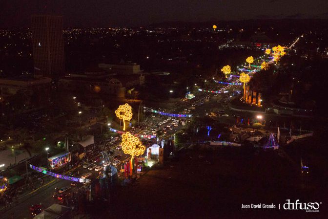 Luces de Vida, Amor y Esperanza iluminan Avenida de Bolívar a Chávez