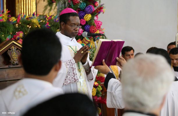 Nicaragüenses desbordados en fe y fervor en tradicional Lavada de la Plata