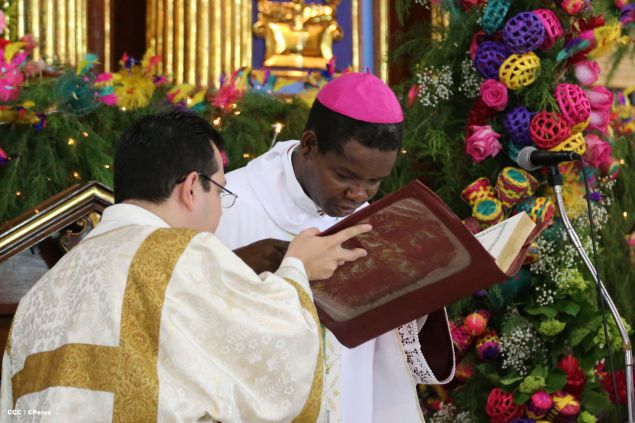 Nicaragüenses desbordados en fe y fervor en tradicional Lavada de la Plata
